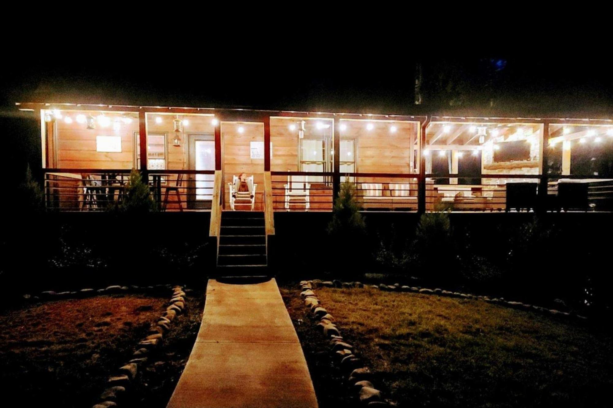 Adore The Smores Rustic Mountain Charm Outdoor Spaces And A Cozy Hot Tub 블루리지 외부 사진