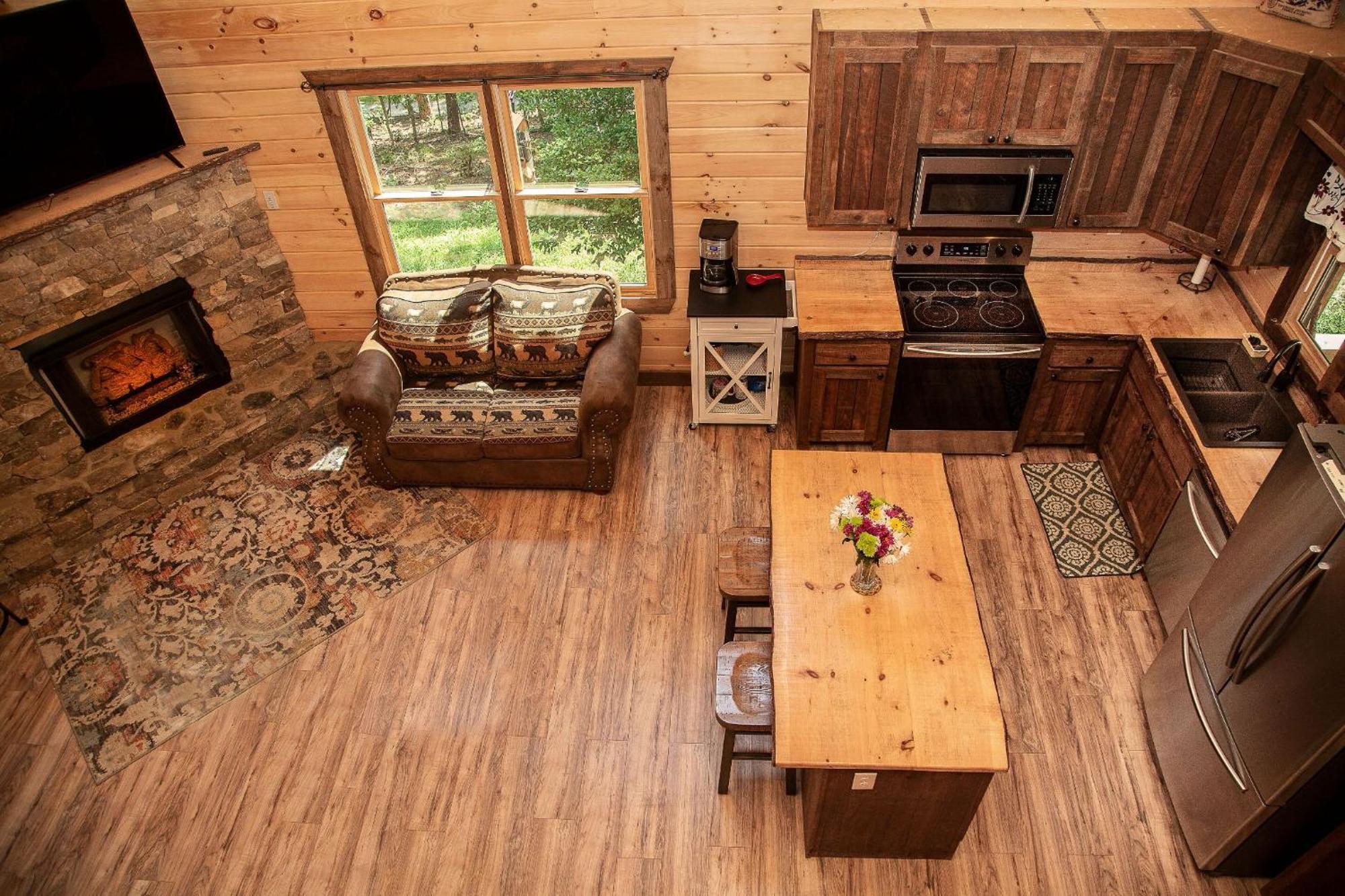 Adore The Smores Rustic Mountain Charm Outdoor Spaces And A Cozy Hot Tub 블루리지 외부 사진