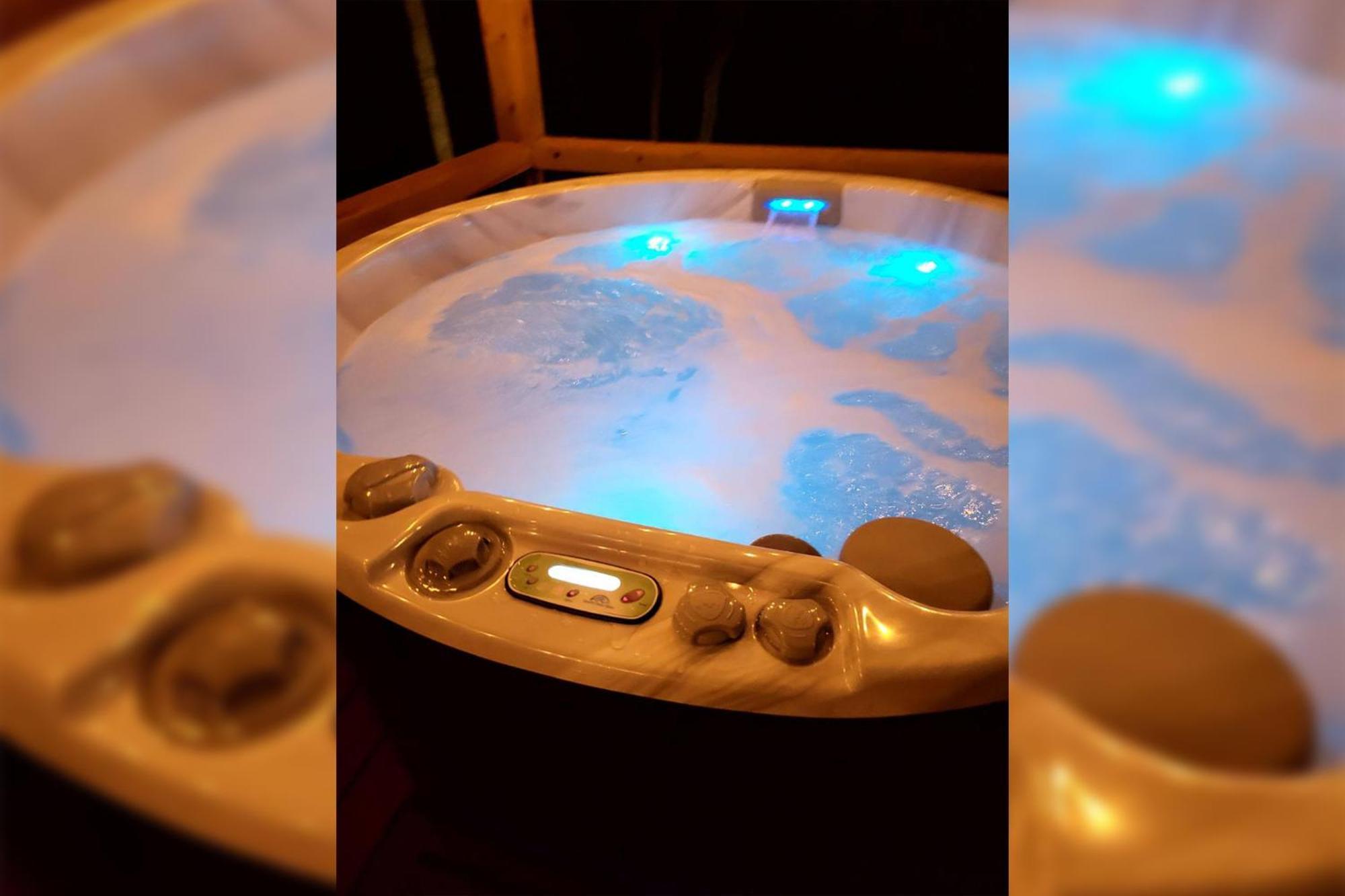 Adore The Smores Rustic Mountain Charm Outdoor Spaces And A Cozy Hot Tub 블루리지 외부 사진