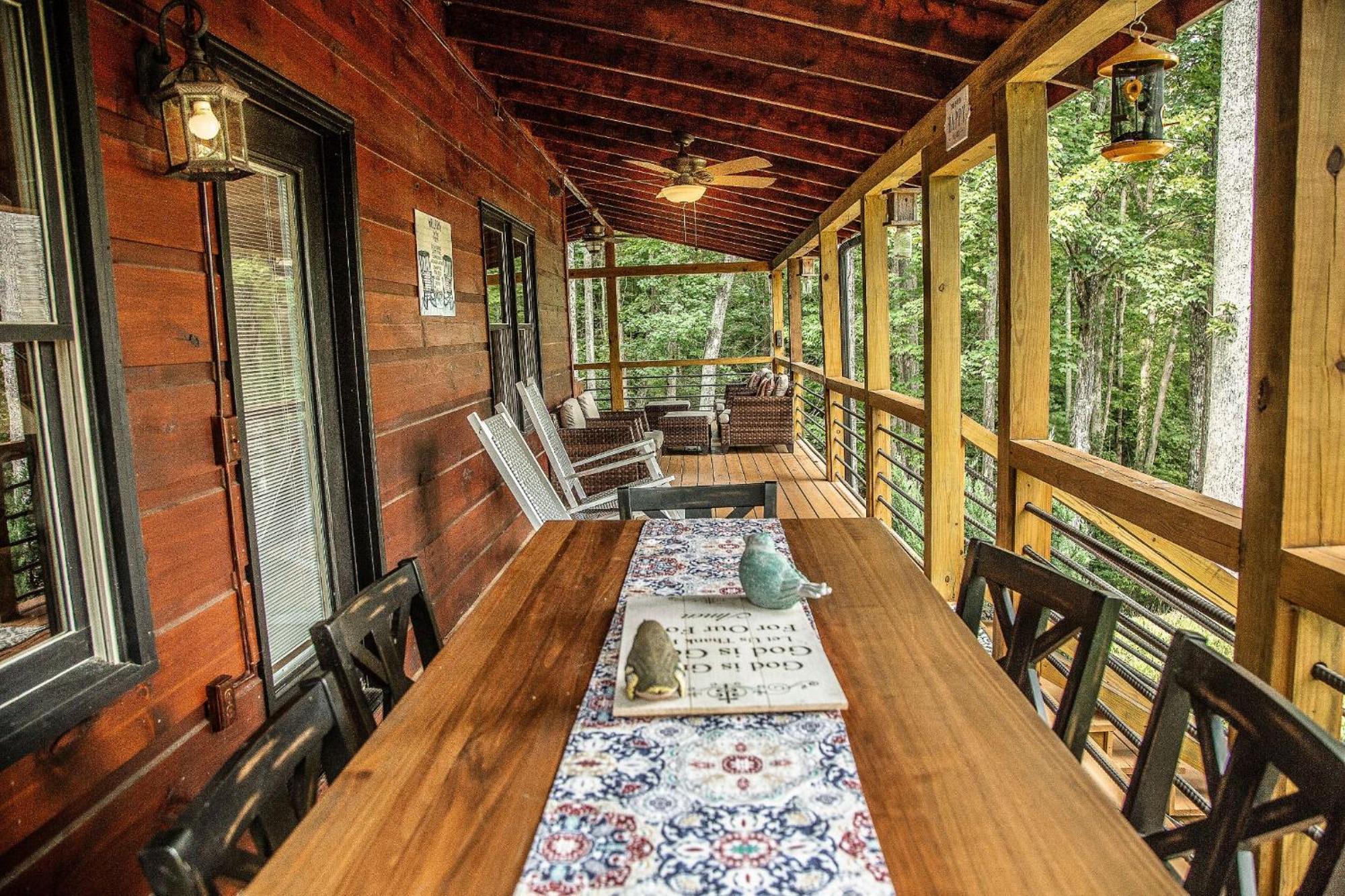 Adore The Smores Rustic Mountain Charm Outdoor Spaces And A Cozy Hot Tub 블루리지 외부 사진