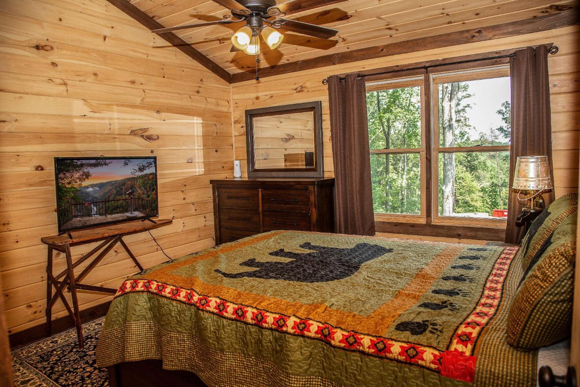 Adore The Smores Rustic Mountain Charm Outdoor Spaces And A Cozy Hot Tub 블루리지 외부 사진