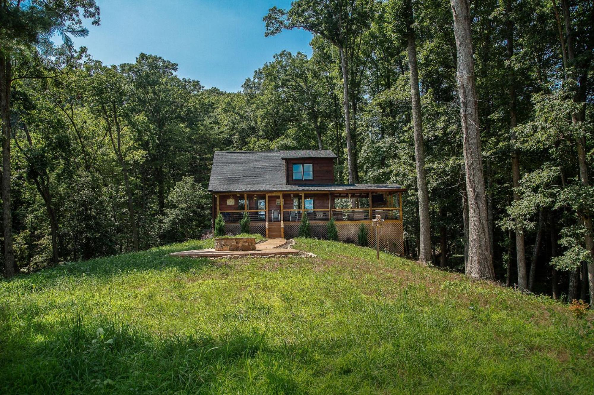 Adore The Smores Rustic Mountain Charm Outdoor Spaces And A Cozy Hot Tub 블루리지 외부 사진
